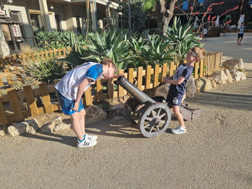 Hotel Gold River Resort Cannon