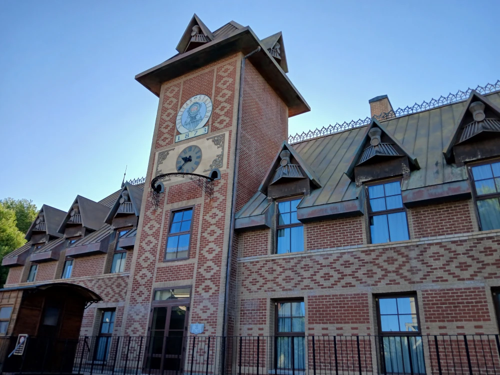 Hotel Gold River Resort Train Station