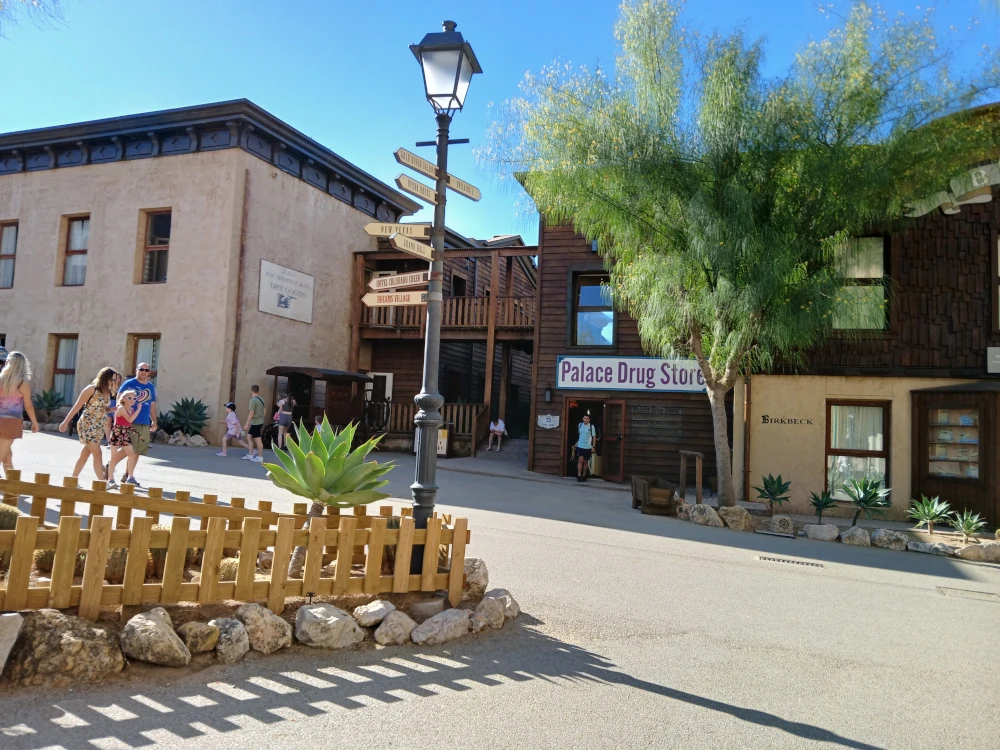 Hotel Gold River Resort