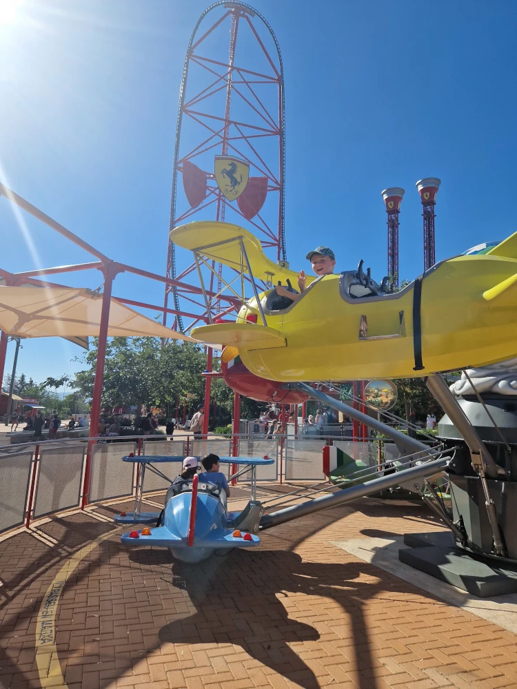 Ferrari Land Kids Spinning Planes