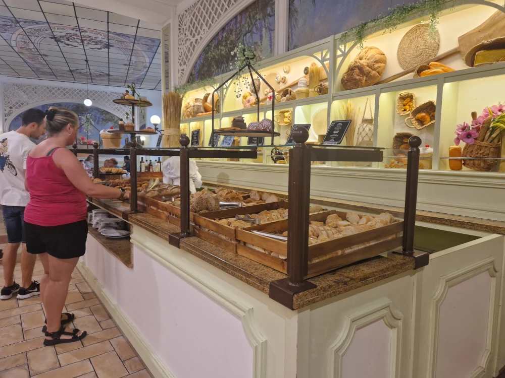 Hotel Gold River Breakfast