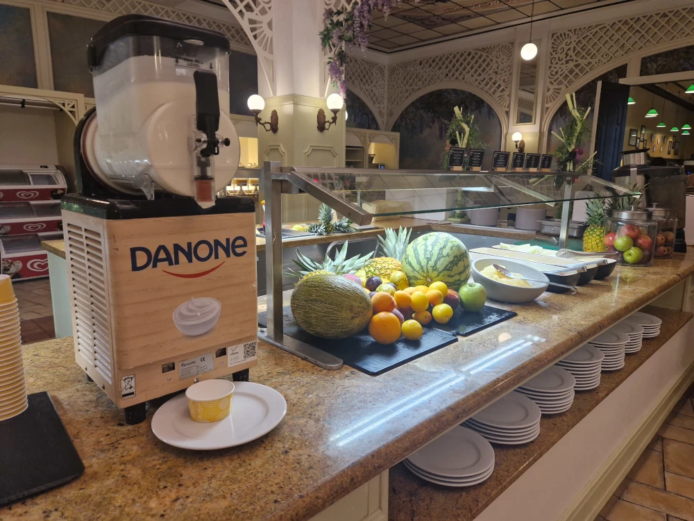 Hotel Gold River Breakfast