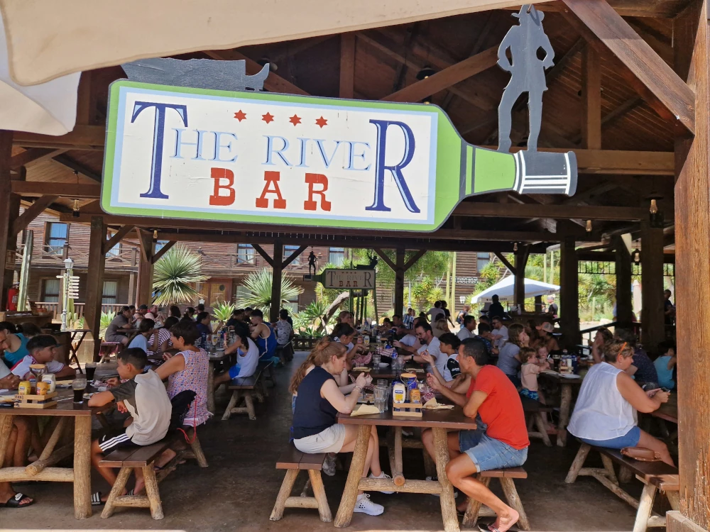 Hotel Gold River - River Pool Bar