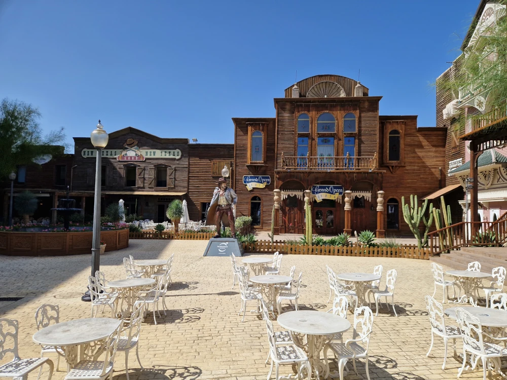 Hotel Gold River - Outdoor Seating