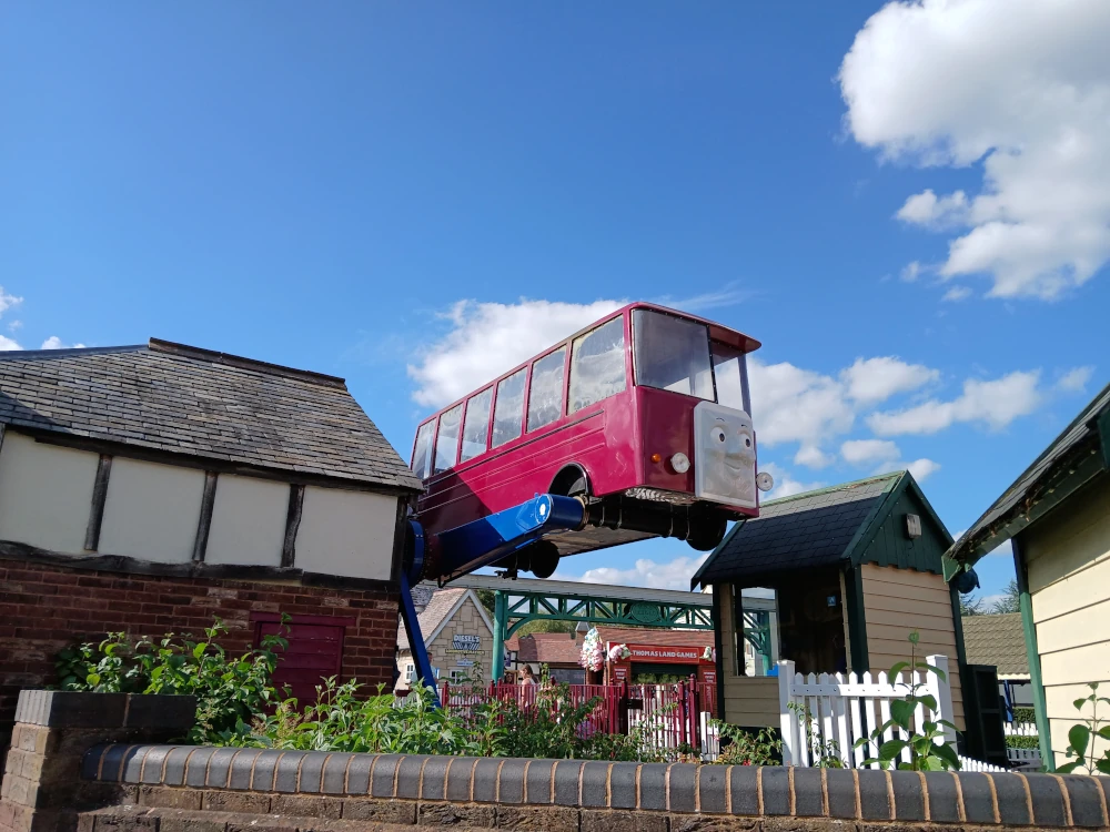Drayton Manor Resort Bertie Bus