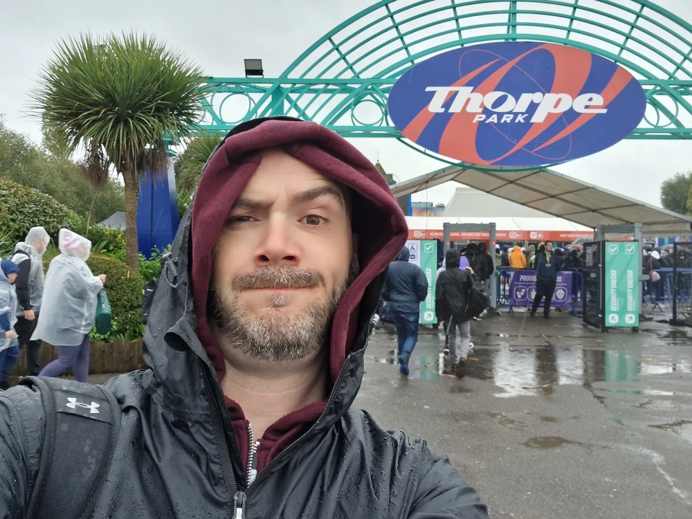 Thorpe Park Me at the Entrance