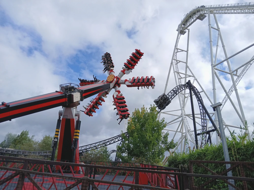 Thorpe Park Samurai, Saw and Hyperia