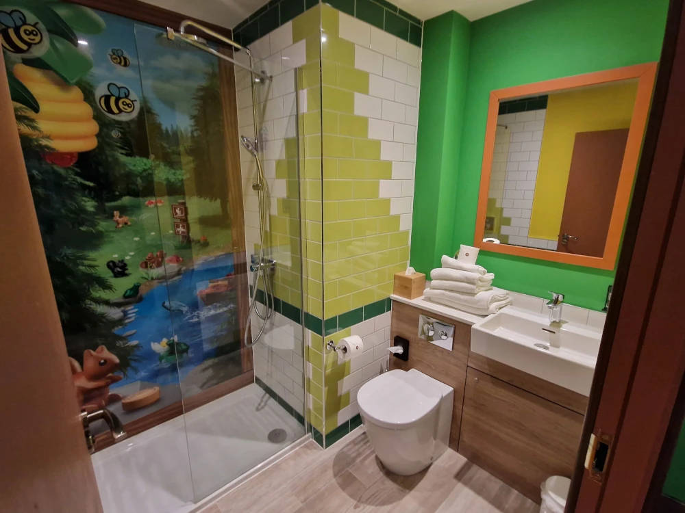 Legoland Windsor Woodland Lodge Bathroom