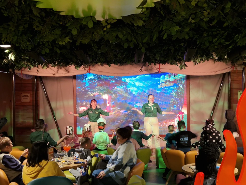 Legoland Windsor Woodland Lodge Clubhouse Show