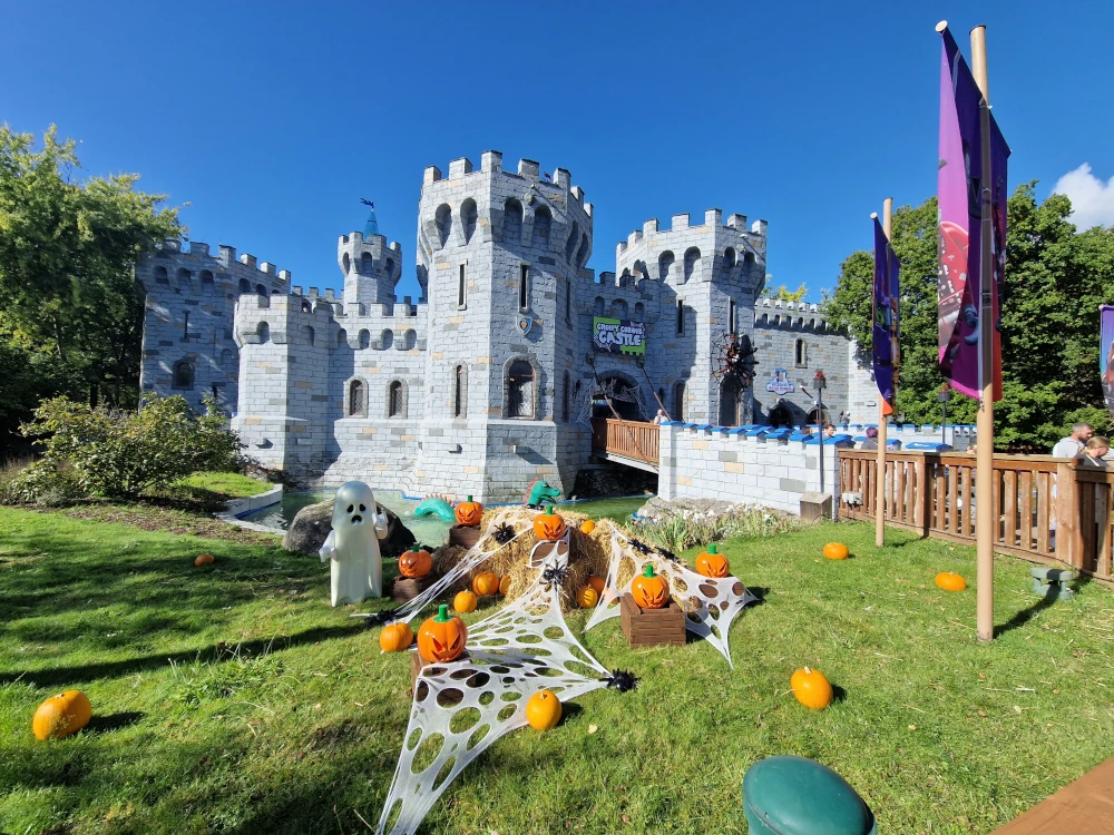 Legoland Windsor Creepy Cobweb Castle