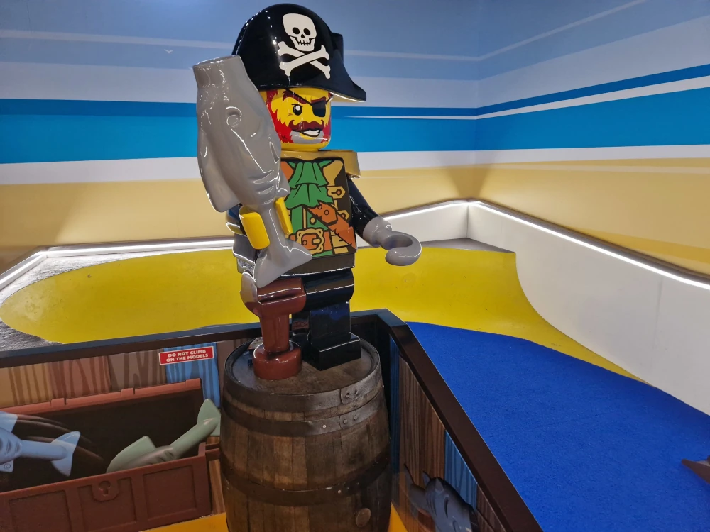 Legoland Windsor Adventure Golf Pirate Voyage Minifig