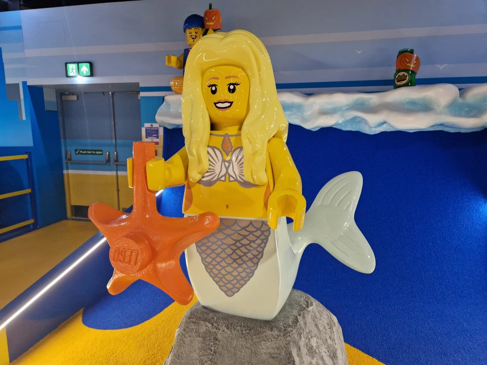 Legoland Windsor Adventure Golf Pirate Voyage Mermaid Minifig