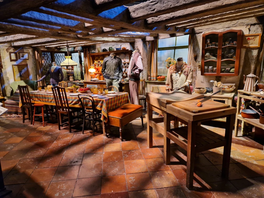 Warner Bros Studio Tour The Burrow Kitchen