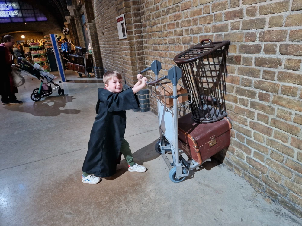 Warner Bros Studio Tour Platform 9 3/4