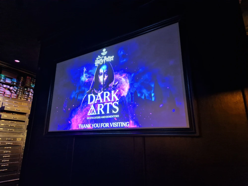 Warner Bros Studio Tour Dart Arts Logo