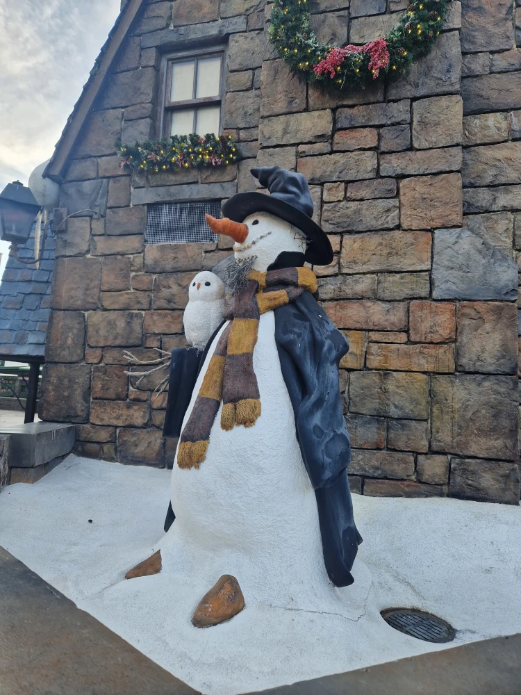 Universal Islands of Adventure Hogsmeade Snowman