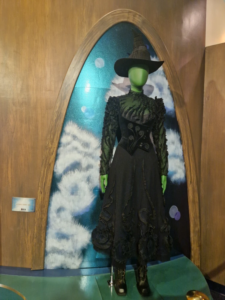 Universal Studios Florida Wicked Store Costumes