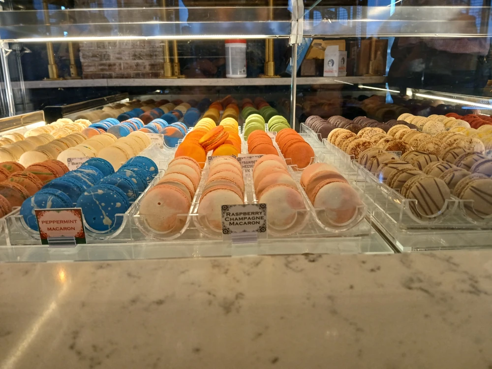 Universal CityWalk Toothsome Chocolate Emporium Macaroons