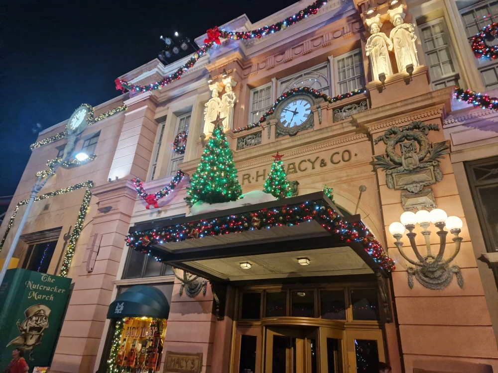 Universal Studios Florida Christmas Decorations