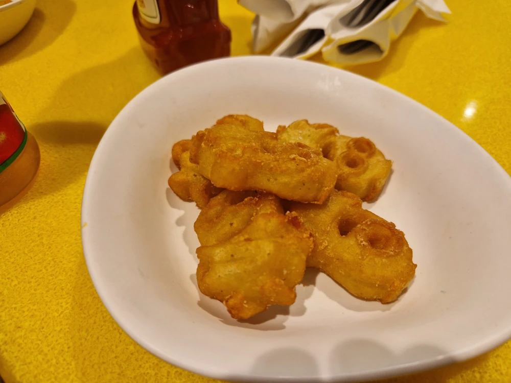 Universal Studios Florida Minion Cafe Minion Tots