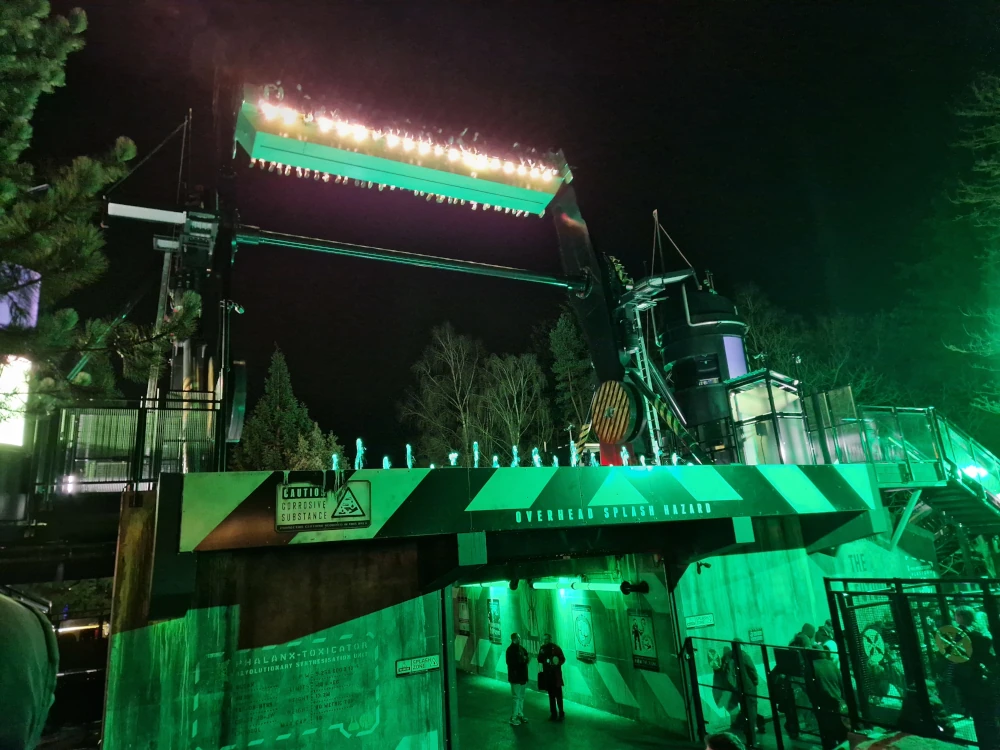 Alton Towers - Toxicator at Night