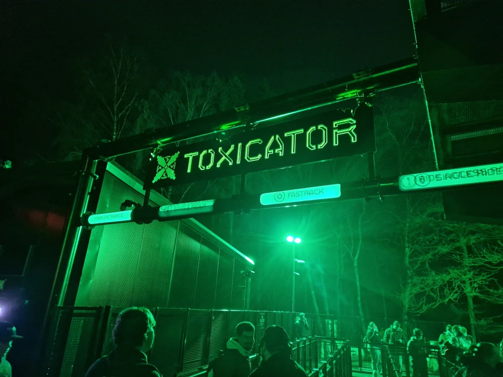 Alton Towers - Toxicator at Night