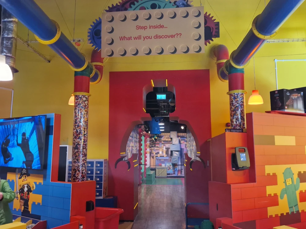 Legoland Discovery Centre Manchester Minifig Arch