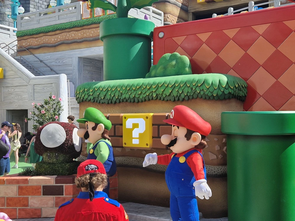 Epic Universe Super Nintendo World Mario and Luigi Meet and Greet