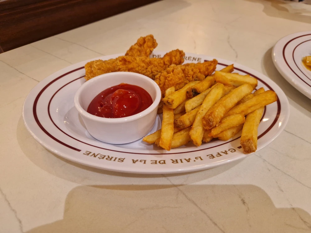 Epic Universe Cafe L'air De La Sirene Chicken Tenders