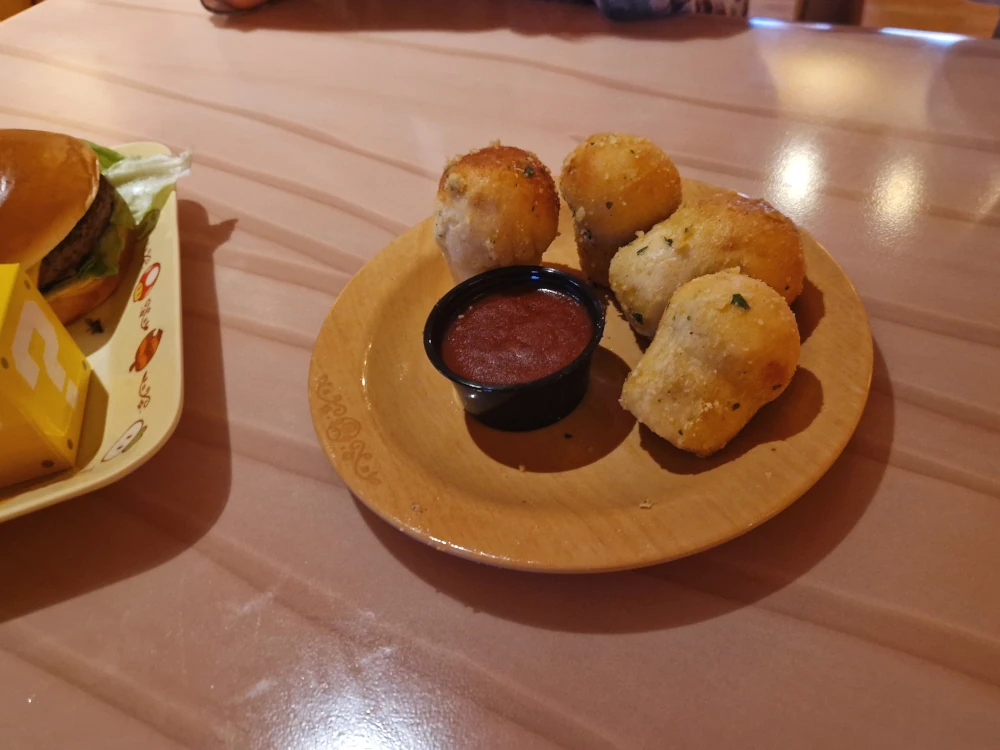 Epic Universe Toadstool Cafe Toadstool Cheesy Garlic Knots