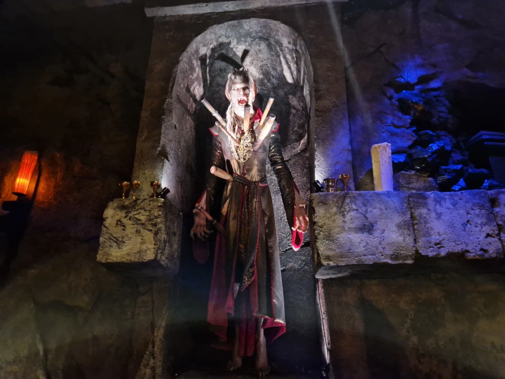 Epic Universe Das Stakehaus Vampires