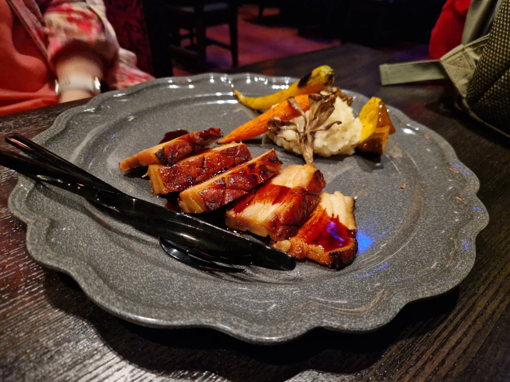 Epic Universe Das Stakehaus Glazed Pork