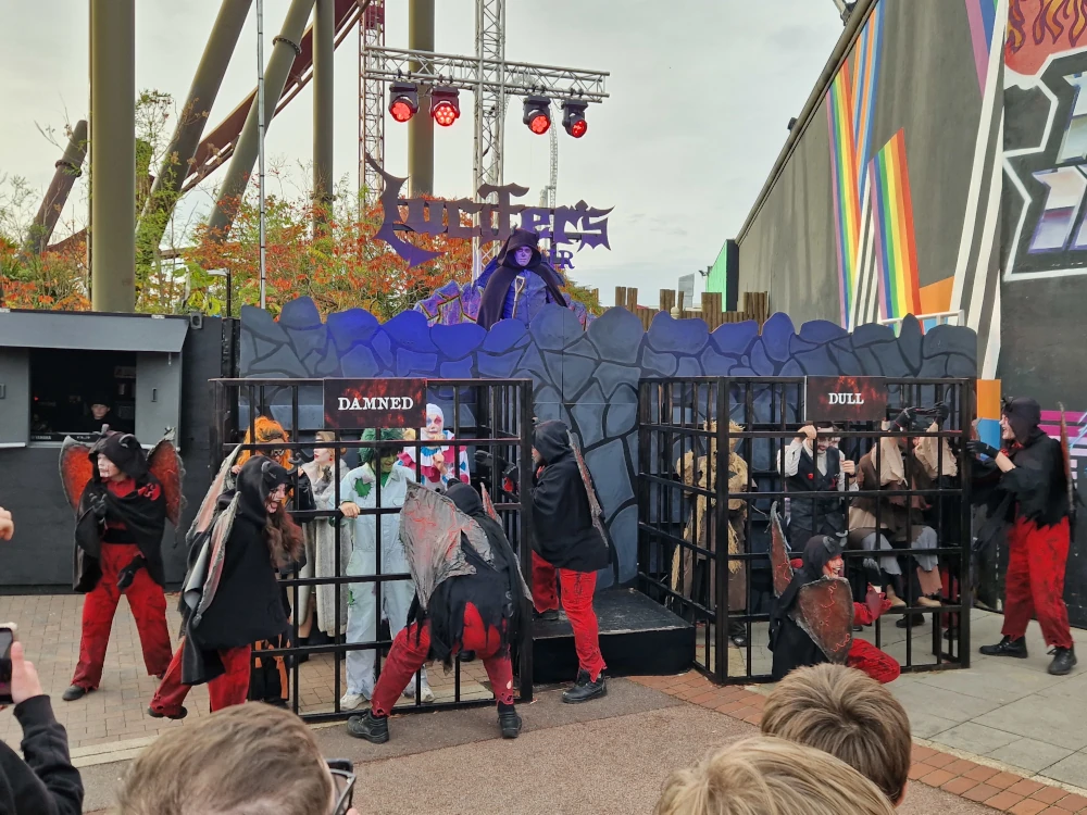 Thorpe Park Scare actors