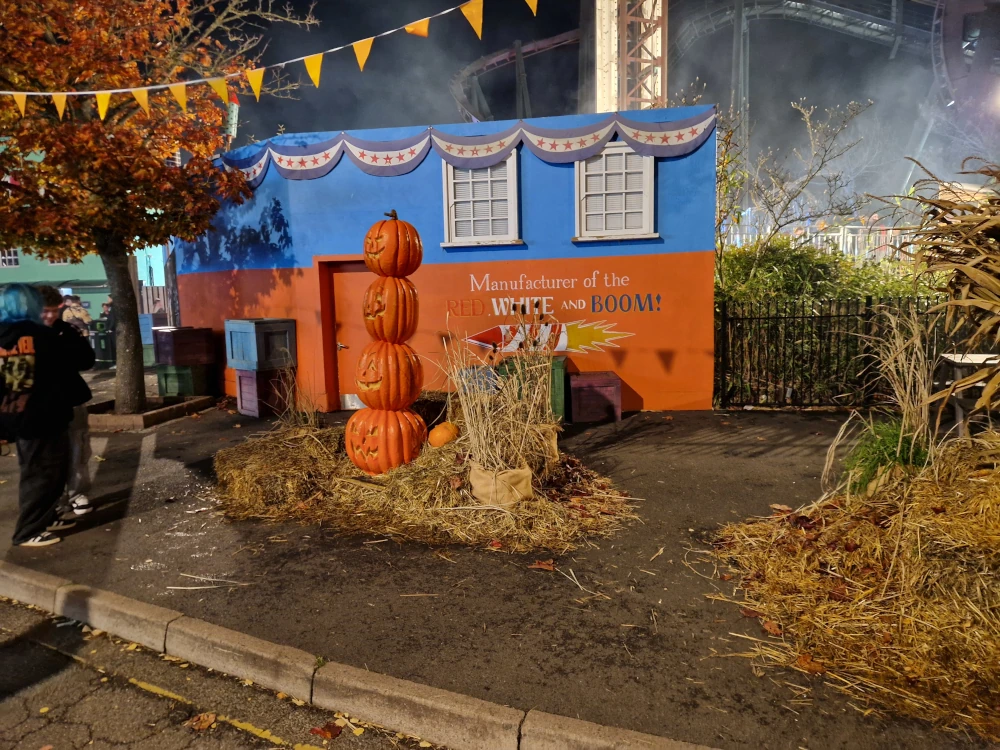 Thorpe Park Halloween Display