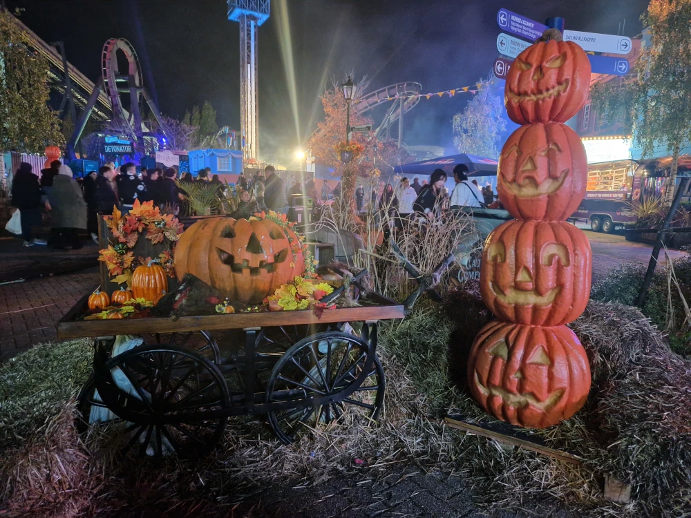 Thorpe Park Purgatory Town Decorations