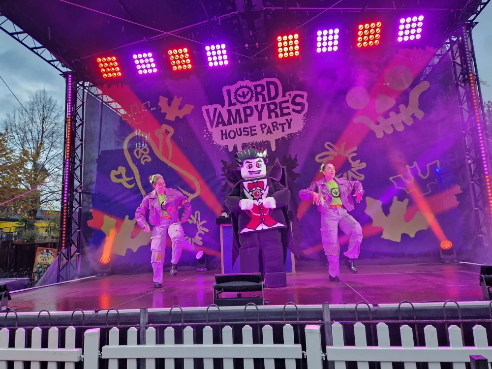Legoland Brick Or Treat Lord Vampyres House Party