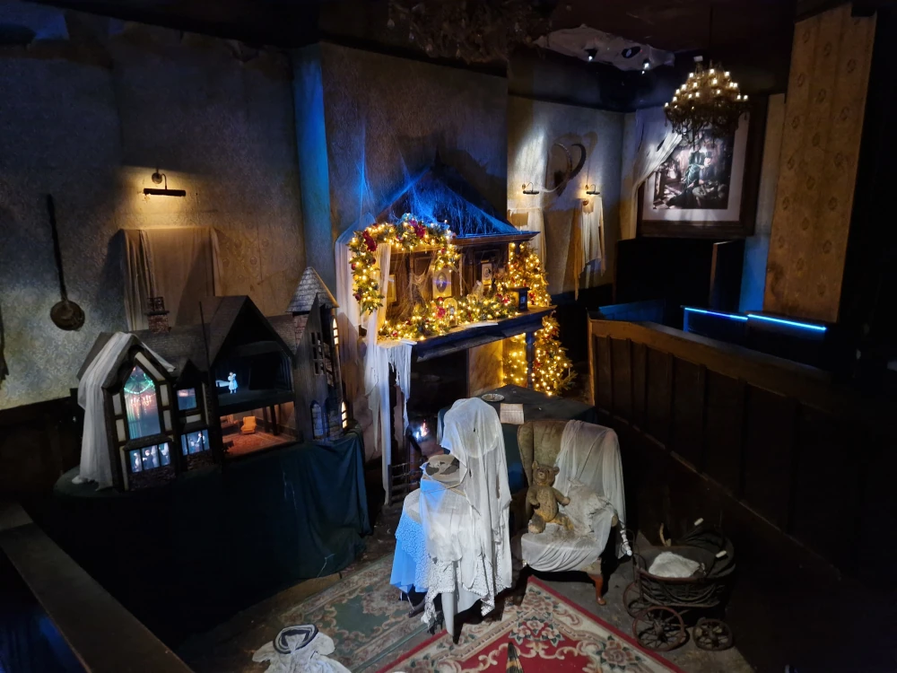 Alton Towers Christmas Curse at Alton Manor Inside
