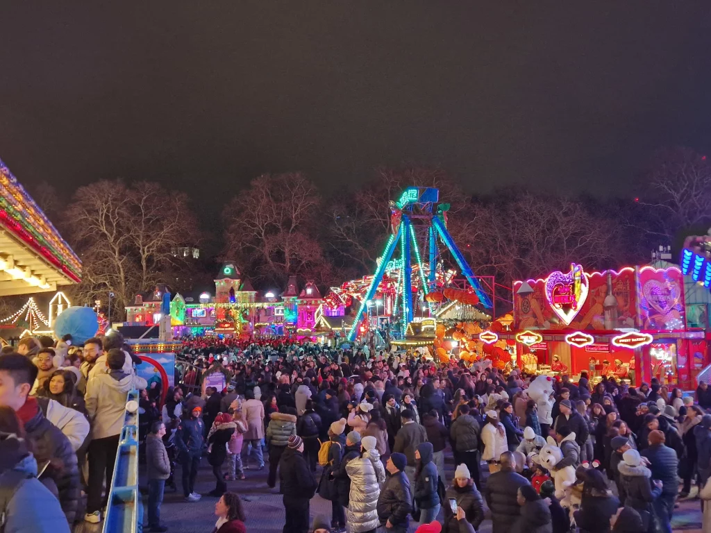 Hyde Park Winter Wonderland Crowds