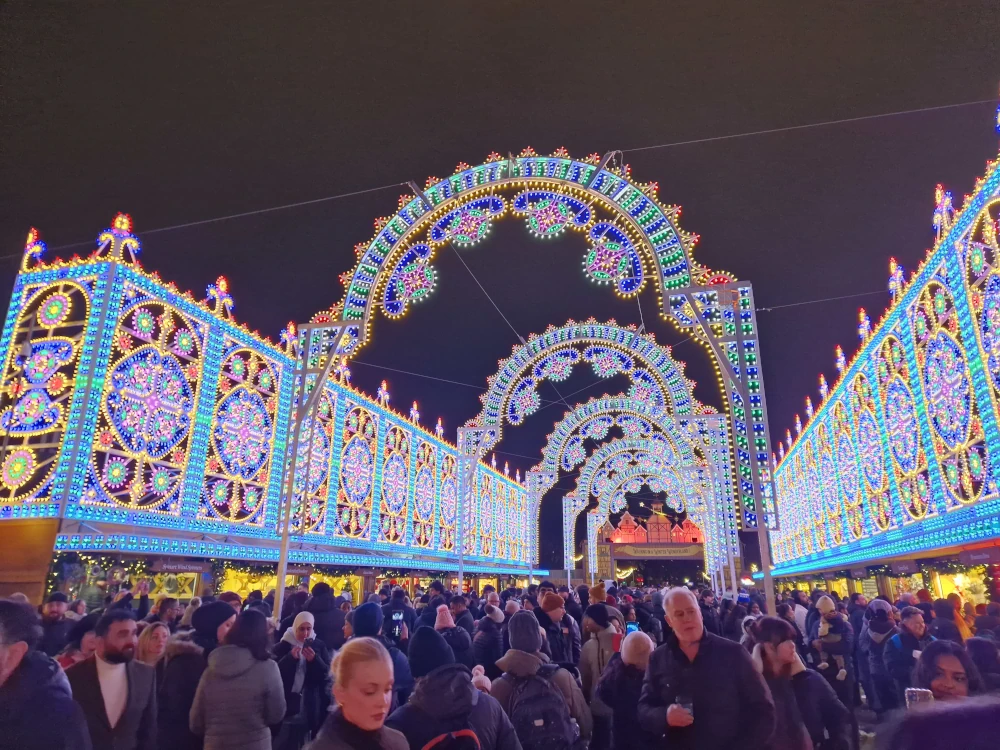 Hyde Park Winter Wonderland Archway Lights