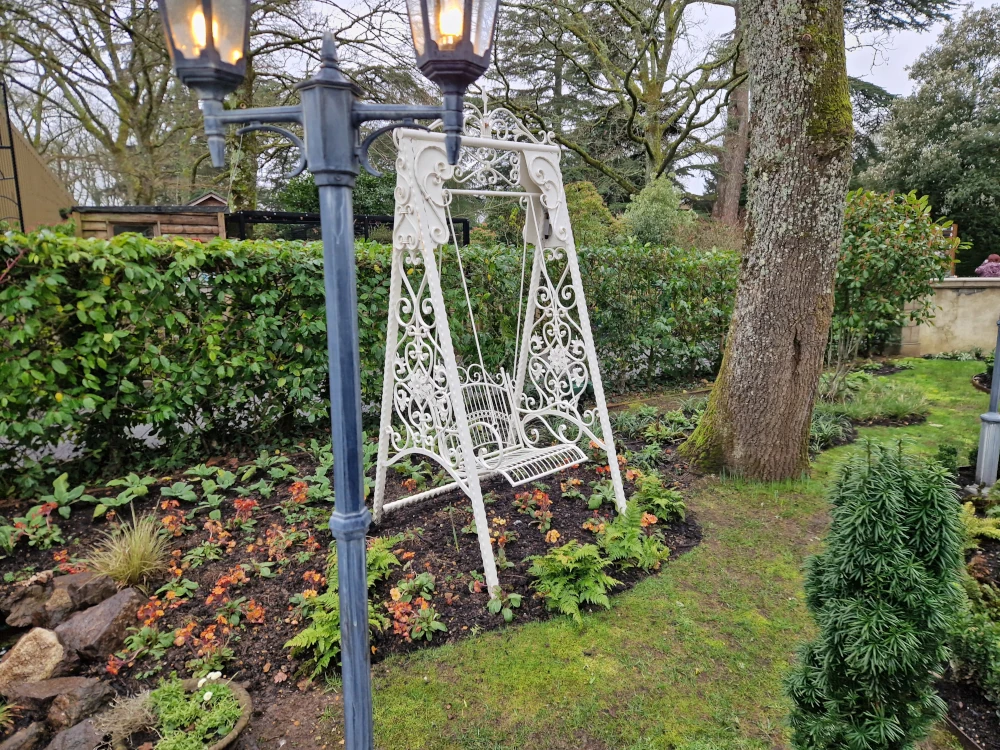 Paultons Park Ghostly Manor Swinging Swing