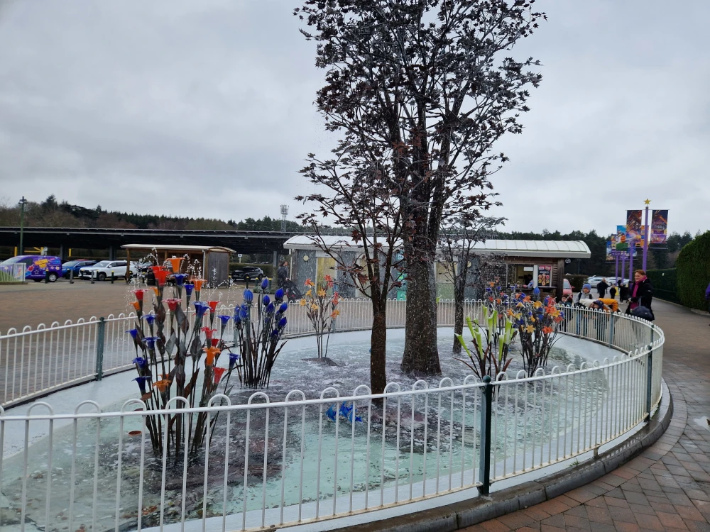 Paultons Park Entrance