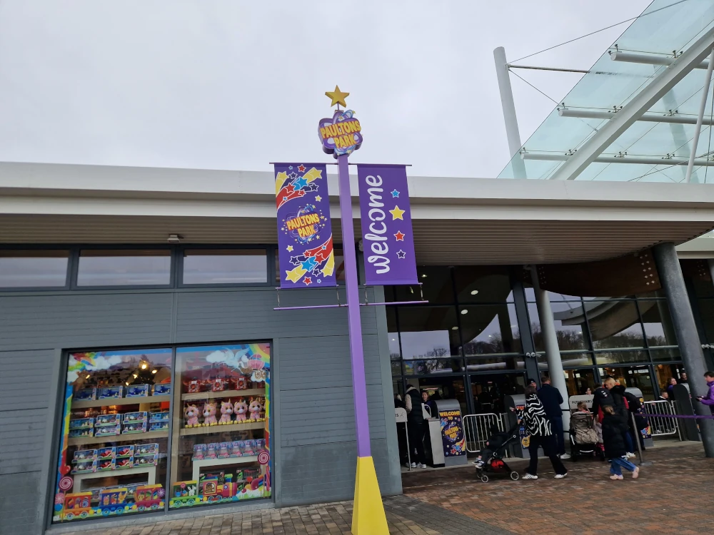 Paultons Park Entrance