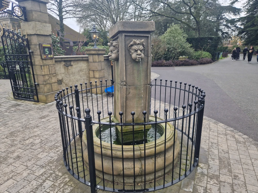 Paultons Park Ghostly Manor Fountain