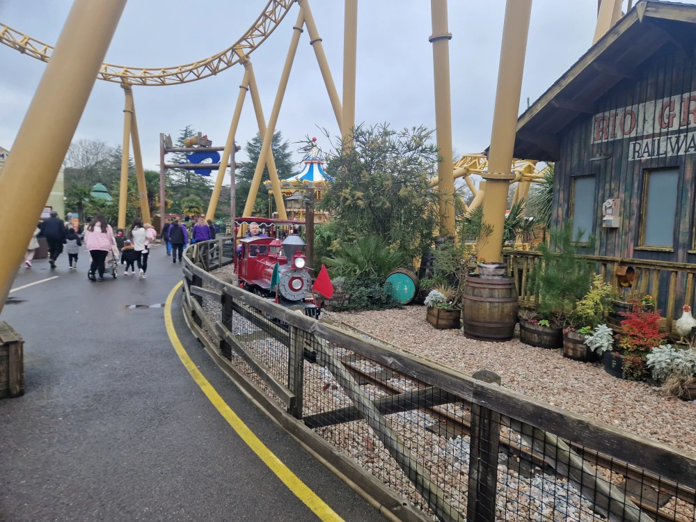 Paultons Park Tornado Springs Rio Grande Train
